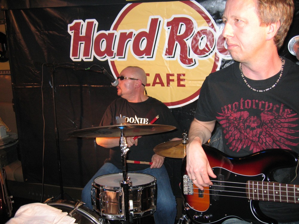 thunder hard rock cafe march 2006 39